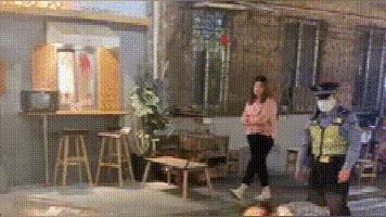 DƬ